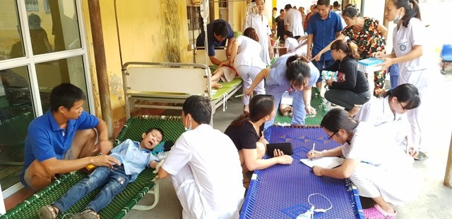 Ninh Bình: Hàng trăm học sinh nhập viện nghi ngộ độc thực phẩm