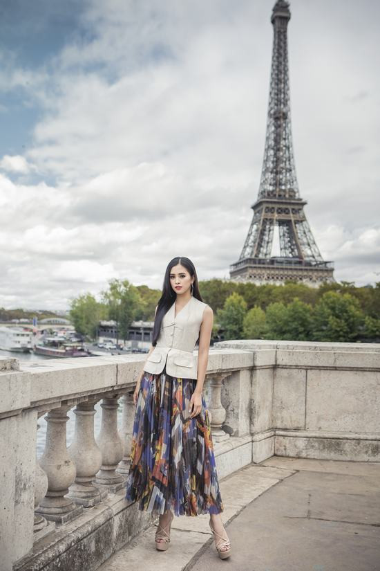Hoa hậu Tiểu Vy và những khoảnh khắc đẹp xuất thần ở Pháp