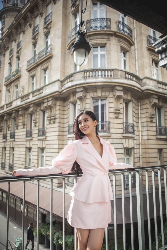 Hoa hậu Tiểu Vy và những khoảnh khắc đẹp xuất thần ở Pháp