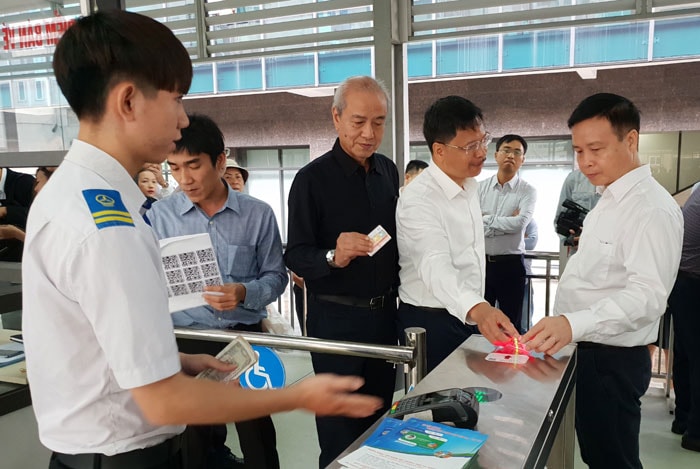 Hà Nội dùng vé điện tử trên tuyến buýt nhanh BRT