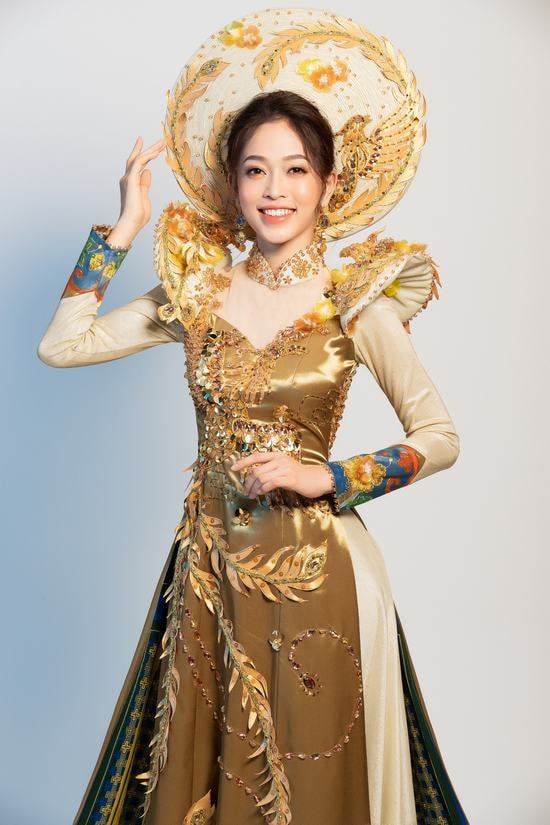 Phương Nga mang “Ngũ Phụng Tề Phi” đến Miss Grand International 2018