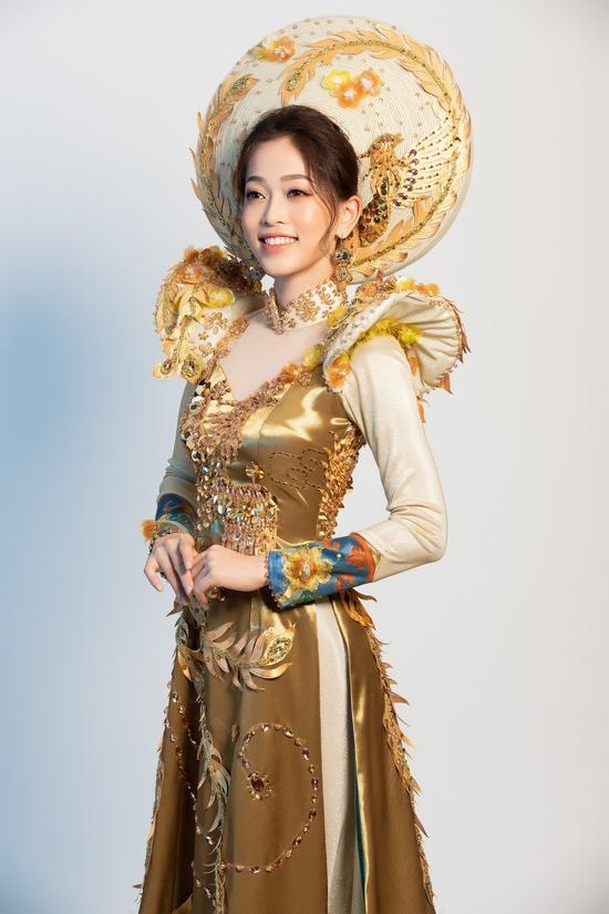 Phương Nga mang “Ngũ Phụng Tề Phi” đến Miss Grand International 2018