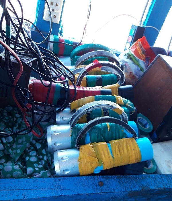 Phát hiện tàu cá mang nhiều thiết bị xung điện trái phép