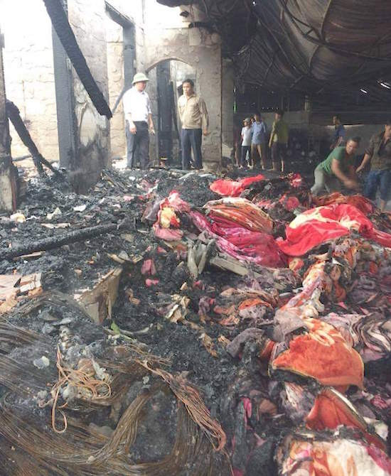 Nghệ An: Cháy lớn ở kho chăn ga gối đệm, thiệt hại nhiều tỷ đồng