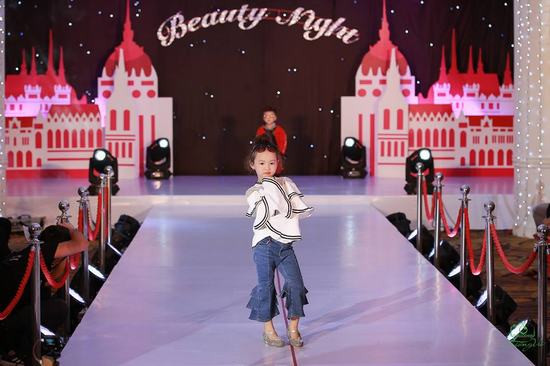 Beauty Night 2018: Dàn mẫu nhí sải bước chuyên nghiệp trên sàn catwalk
