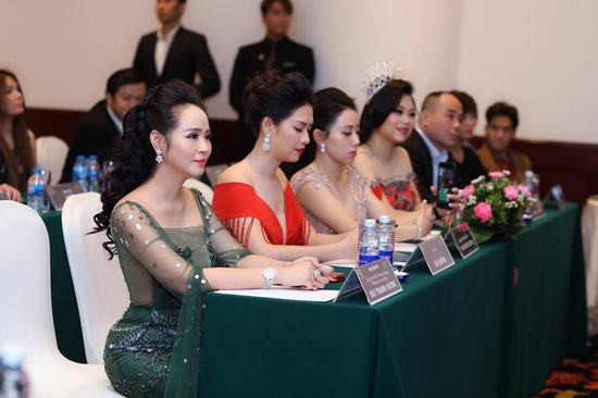 Sỹ Luân, nữ hoàng hoa hồng Thanh Hương rạng rỡ dự sự kiện tại Hà Nội