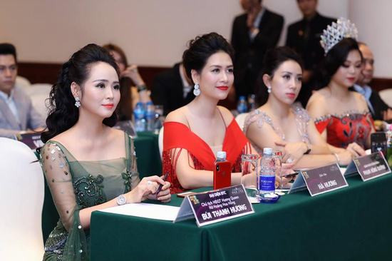 Sỹ Luân, nữ hoàng hoa hồng Thanh Hương rạng rỡ dự sự kiện tại Hà Nội