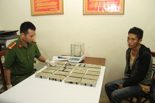 Khoác ba lô chứa 20 bánh heroin từ Thanh Hóa sang Yên Bái tiêu thụ