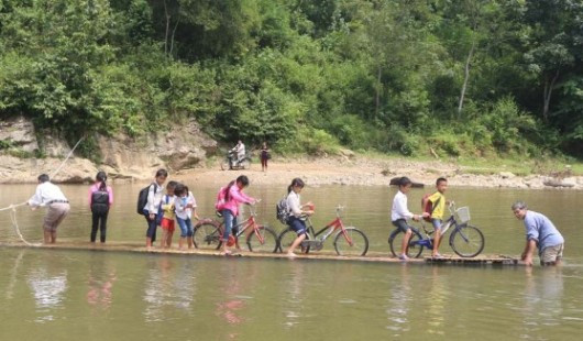 Chông chênh đường đến trường của các học sinh vùng cao Thanh Hóa