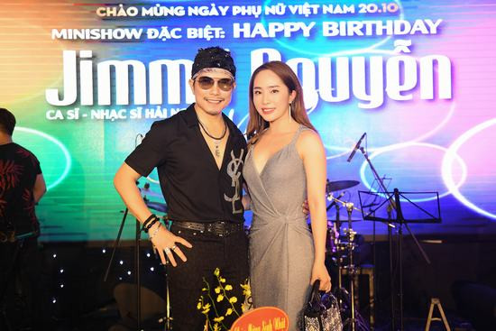 Jimmii Nguyễn bất ngờ để râu, đón sinh nhật sớm tại Hà Nội