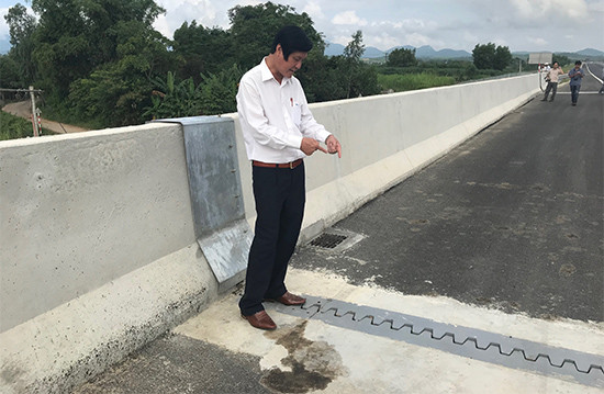 Cao tốc Đà Nẵng – Quảng Ngãi bị thấm nước