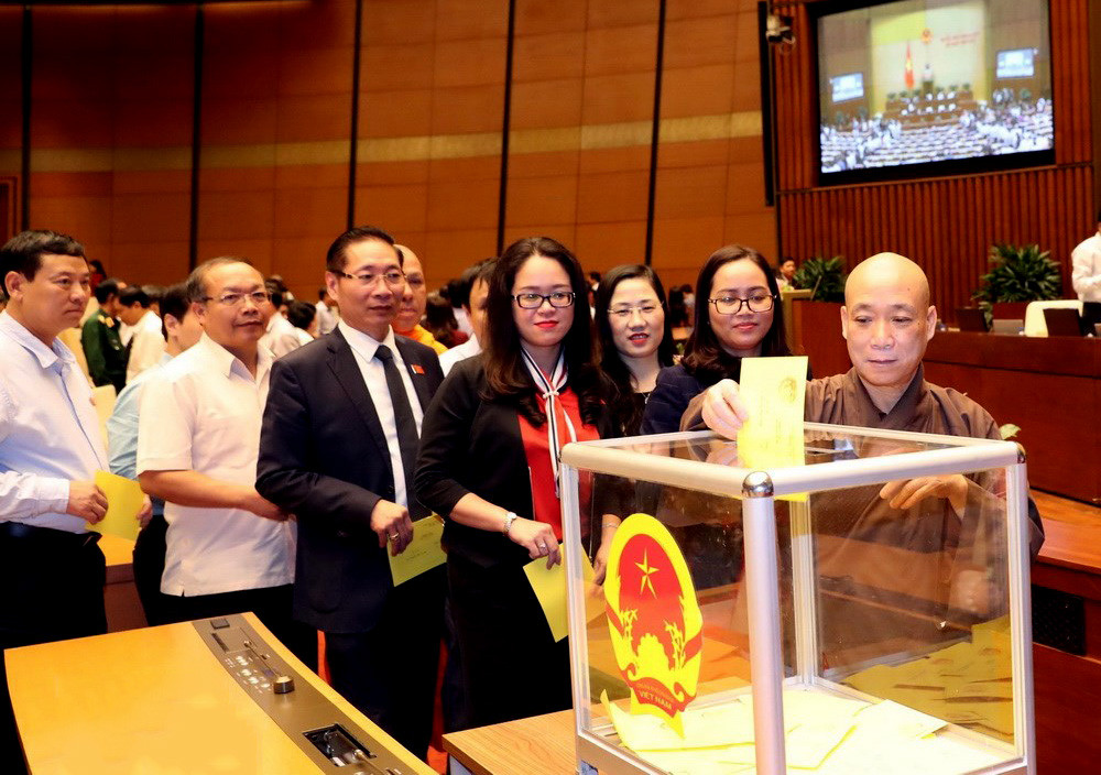 Quốc hội bỏ phiếu kín và bắt đầu kiểm phiếu bầu Chủ tịch nước