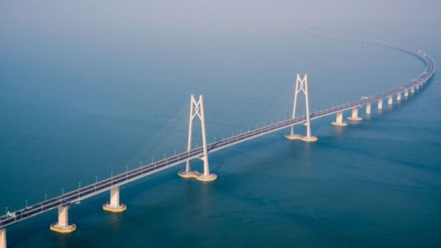 Cầu vượt biển nối liền Hong Kong-Chu Hải-Macau là cây cầu vượt biển dài nhất thế giới.