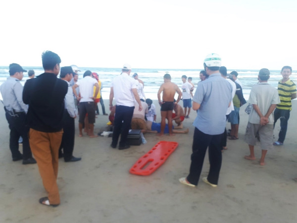 Một du khách Trung Quốc tử vong khi tắm biển 