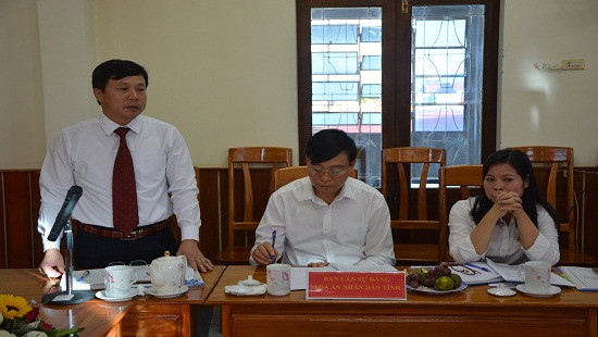 Bí thư Tỉnh ủy Kon Tum làm việc với lãnh đạo chủ chốt TAND tỉnh