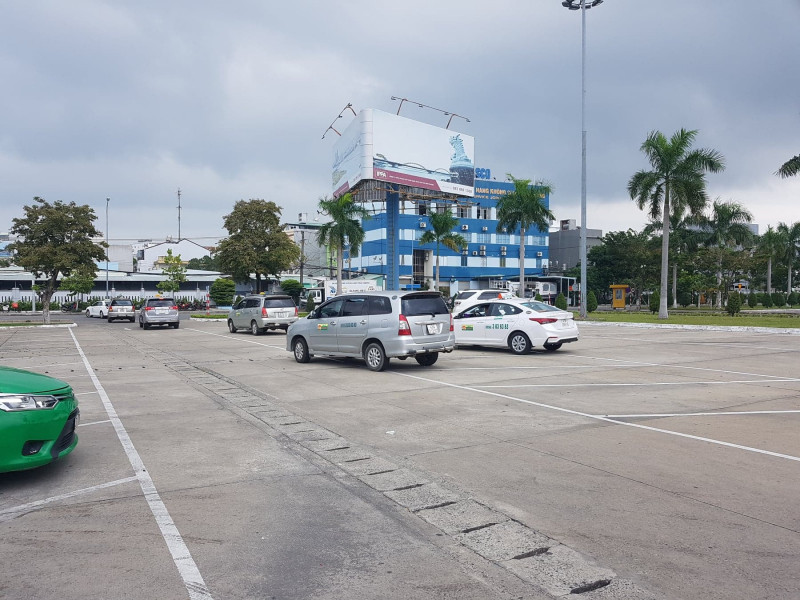 Tài xế taxi đình công phản đối Grab ở sân bay Đà Nẵng