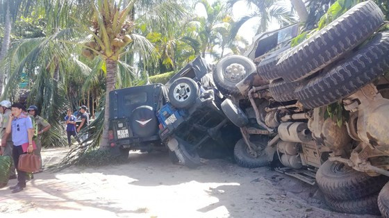Xe ben đổ dốc mất thắng tông hàng loạt xe ở khu du lịch Mũi Né