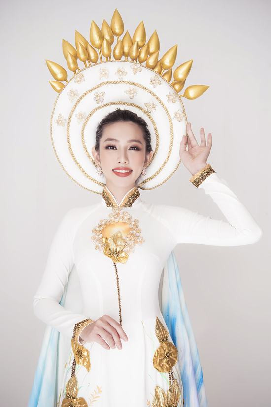 Bộ quốc phục đặc biệt của Thùy Tiên tại Miss International 2018