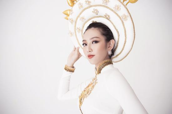 Bộ quốc phục đặc biệt của Thùy Tiên tại Miss International 2018