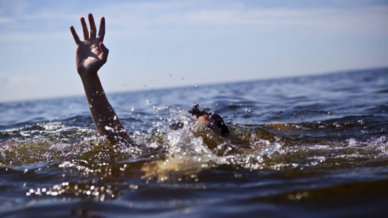 Đi tắm biển, một học sinh lớp 10 bị sóng cuốn mất tích