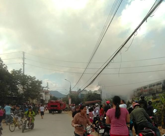 Lạng Sơn: Khói lửa ngùn ngụt bốc lên từ Công ty in Thiên Ân 