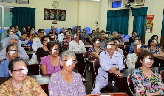 350 bệnh nhân tìm lại được ánh sáng