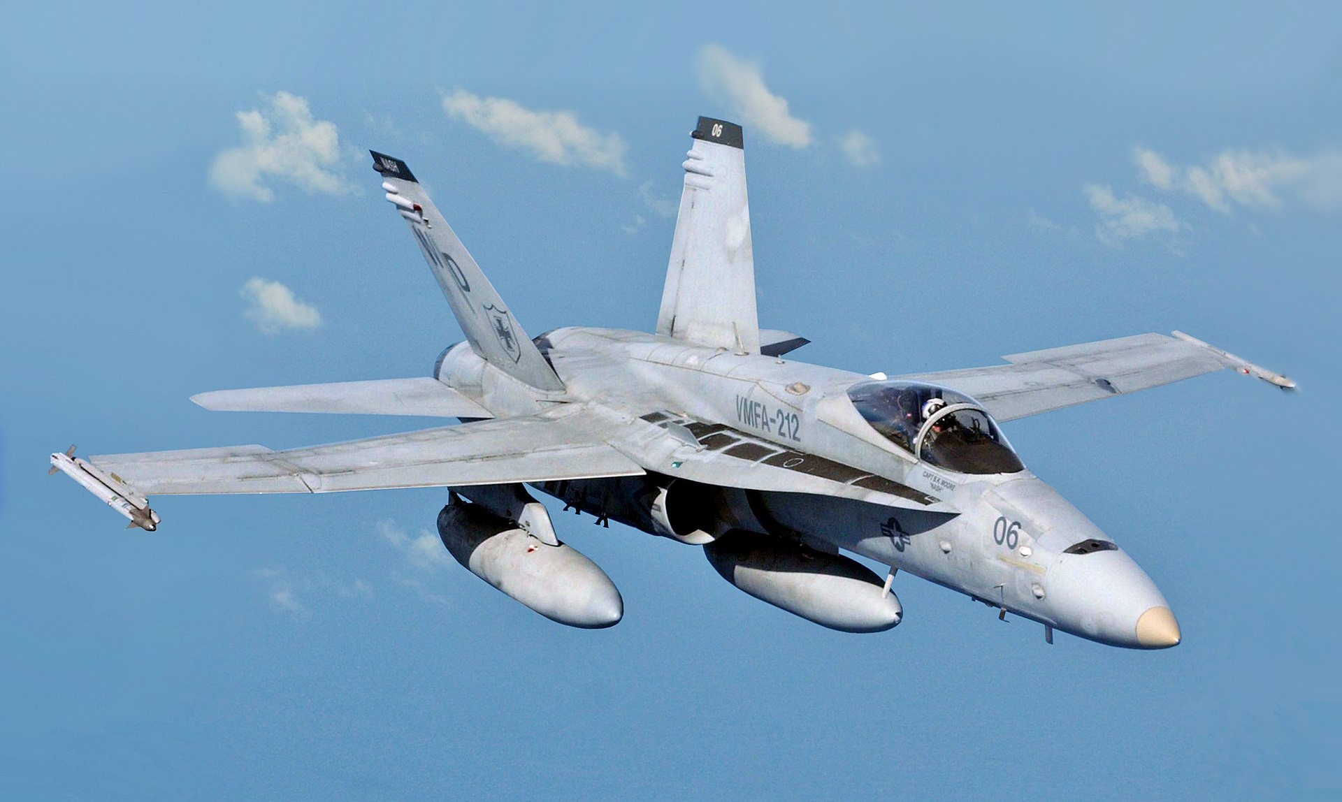 “Siêu ong bắp cày” F/A-18 của Mỹ rơi xuống biển ở Philippines