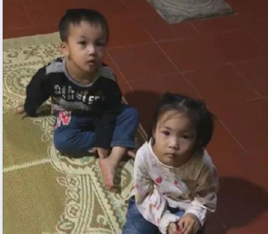 Hai đứa trẻ bị mẹ bỏ lại trong chùa