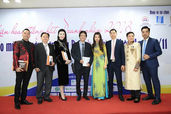NTK Đỗ Trịnh Hoài Nam cùng NSND Thanh Hoa làm giám khảo Liên hoan tiếng hát Doanh nhân