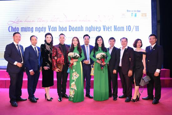 NTK Đỗ Trịnh Hoài Nam cùng NSND Thanh Hoa làm giám khảo Liên hoan tiếng hát Doanh nhân