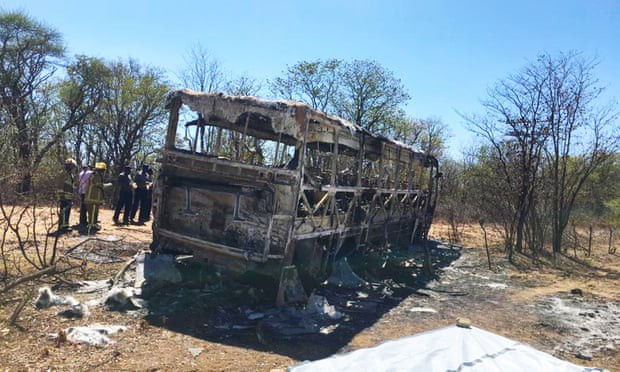 Nổ xe buýt ở Zimbabwe, ít nhất 42 người thiệt mạng
