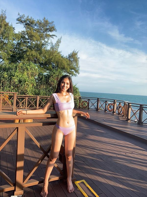 “Ngất lịm” trước cơ thể gợi cảm của hoa hậu Tiểu Vy khi diện bikini