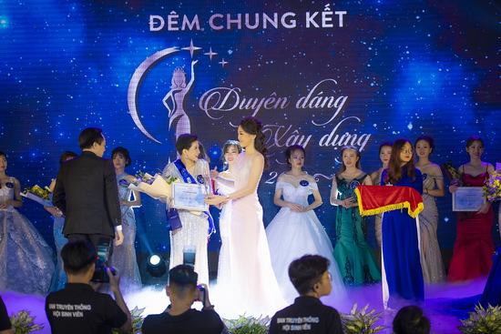 Á hậu Phương Nga duyên dáng cùng Xuân Bắc làm giám khảo