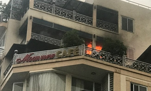 Cháy khách sạn trên phố Hàng Than, nhiều khách nước ngoài hoảng sợ