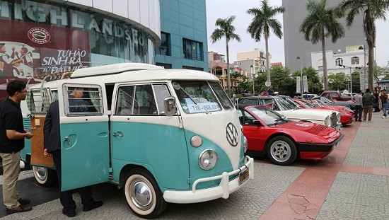 Hành trình ô tô cổ Hồng Kông Việt Nam - Trung Quốc