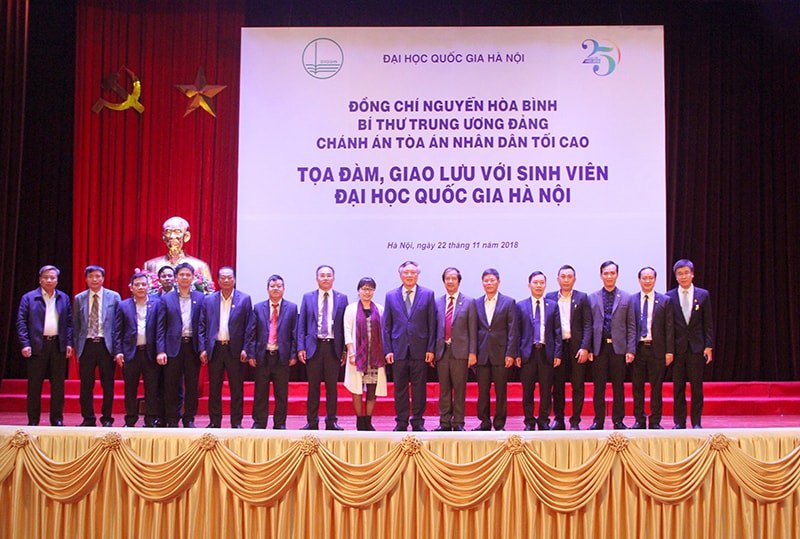 Chánh án TANDTC Nguyễn Hòa Bình tọa đàm, giao lưu với sinh viên Đại học Quốc gia Hà Nội