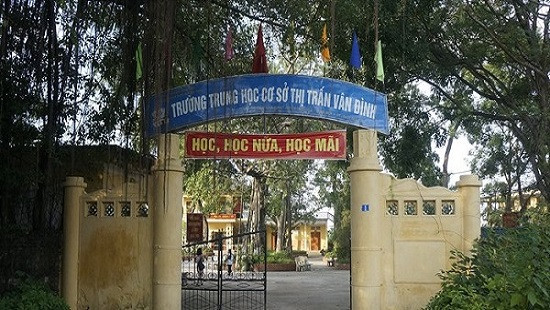 Phụ huynh tố giáo viên đuổi học sinh ra khỏi tiết học ở Hà Nội: Đâu là sự thật?