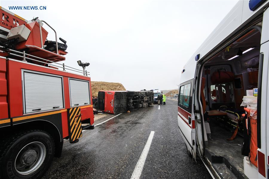 Thổ Nhĩ Kỳ: Lật xe bus, 22 người thương vong