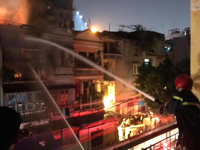 Hà Nội: Cháy tại tầng 3 của ngôi nhà trên phố Triều Khúc