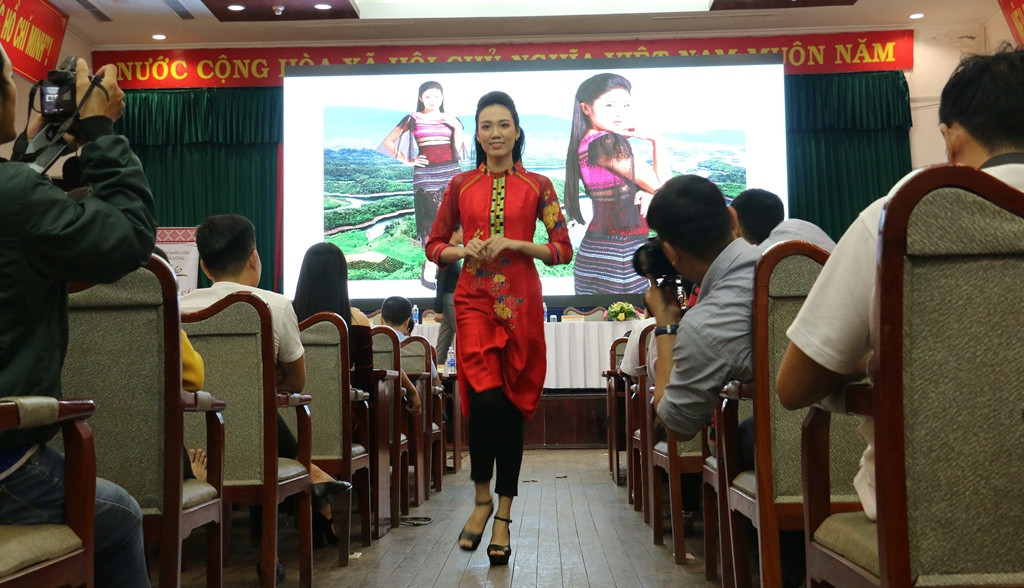 Họp báo về việc tổ chức Lễ hội văn hóa thổ cẩm Việt Nam lần thứ I năm 2018