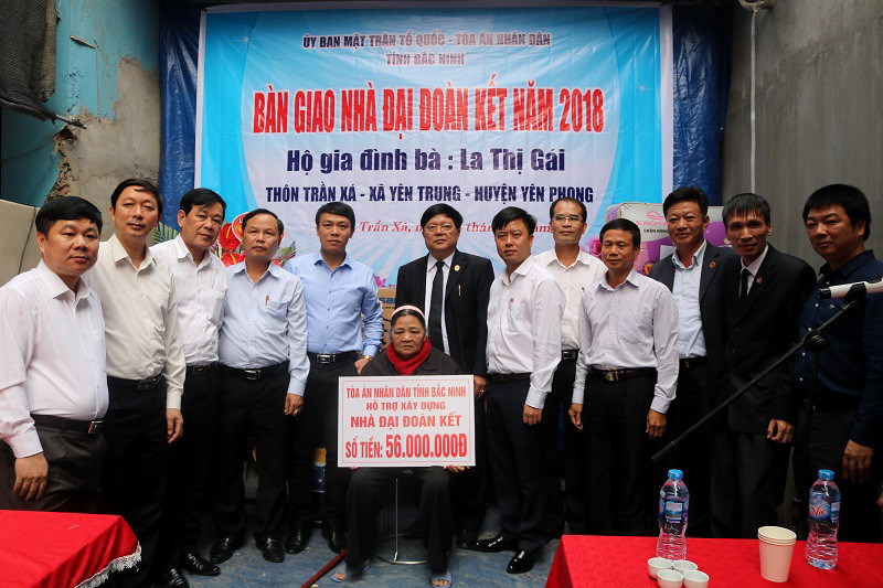 TAND tỉnh Bắc Ninh trao tặng nhà đại đoàn kết cho hộ gia đình nghèo