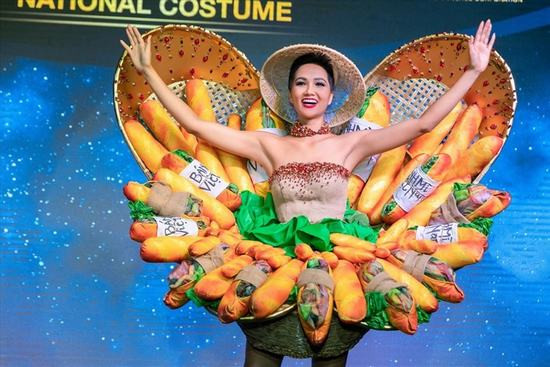 Trang phục “Bánh mỳ” của Hoa hậu H’Hen Niê và những ý kiến trái chiều