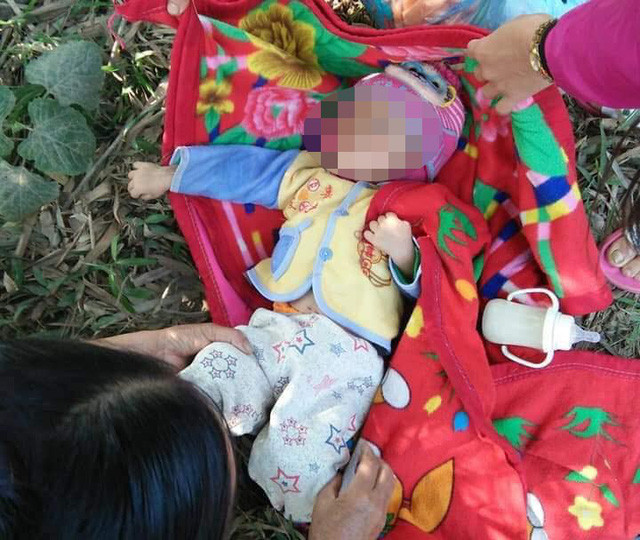 Bé gái 15 tháng tuổi bị bỏ rơi ở bụi tre ven đường