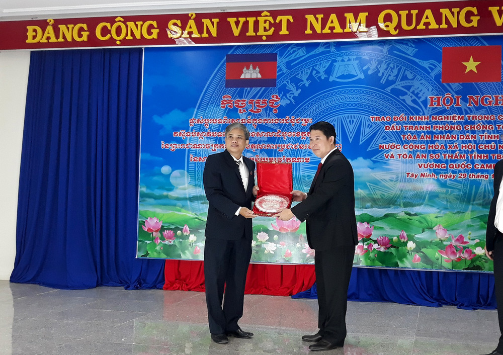 TAND tỉnh Tây Ninh tiếp đoàn Tòa án sơ thẩm tỉnh Tboung Khmum, Campuchia
