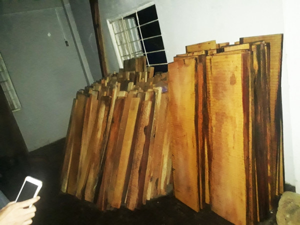 Giám đốc công ty cất giấu hàng trăm phách gỗ không rõ nguồn gốc