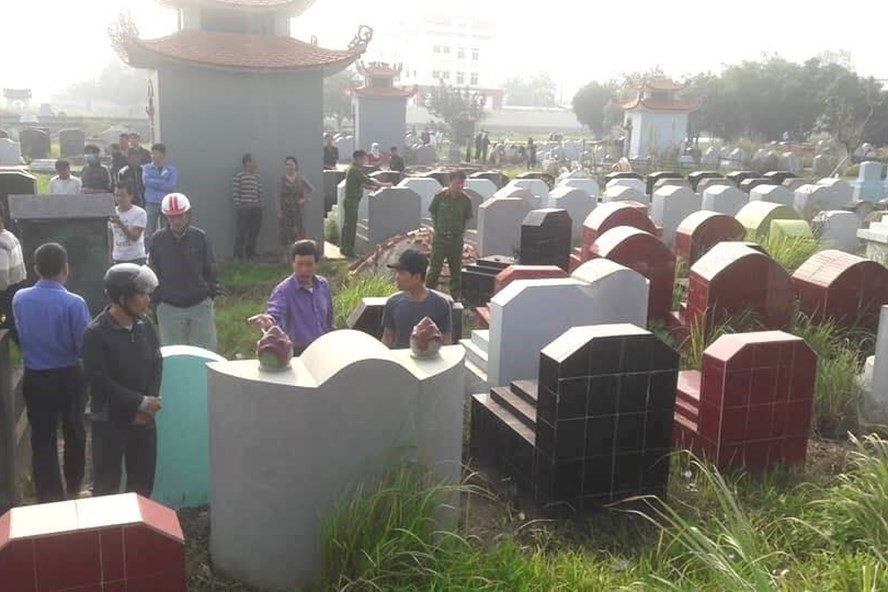 Chính quyền lên tiếng vụ gần 100 ngôi mộ bị đập vỡ bát hương