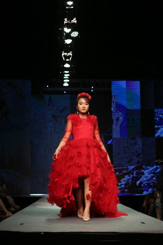 GALA ELLIE Vu Fashion Show: Sân diễn của những thiên thần