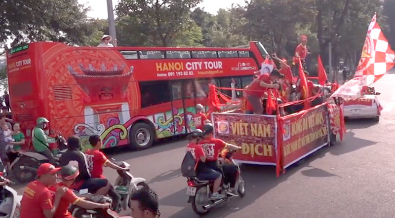 Tràn ngập sắc đỏ trước trận bán kết lượt về Việt Nam-Philippines