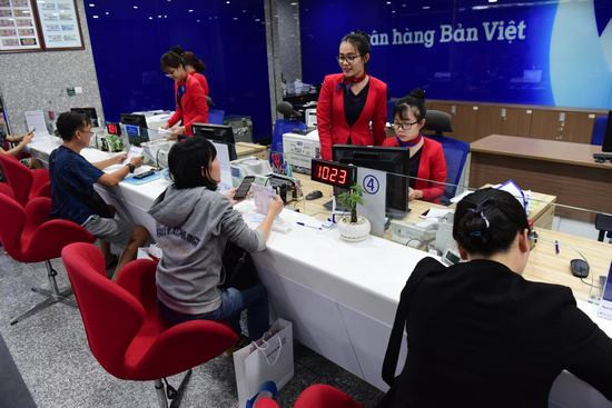 Hàng ngàn quà tặng và lãi suất lên đến 8,6% khi gửi tiết kiệm tại Ngân hàng Bản Việt