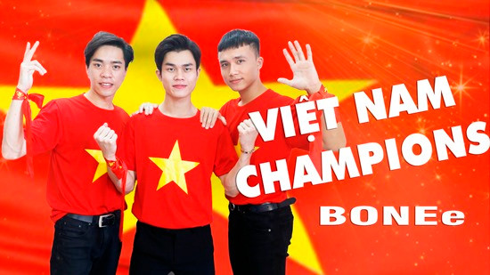AFF Suzuki Cup 2018: Cổ động viên Việt Nam hát vang ca khúc mới 